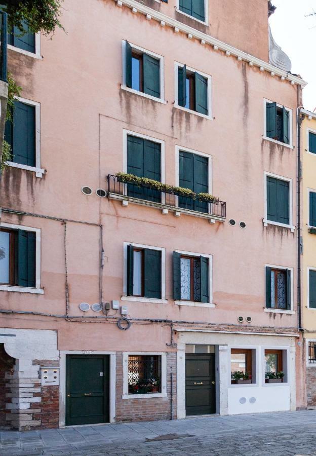 Prince Apartments *